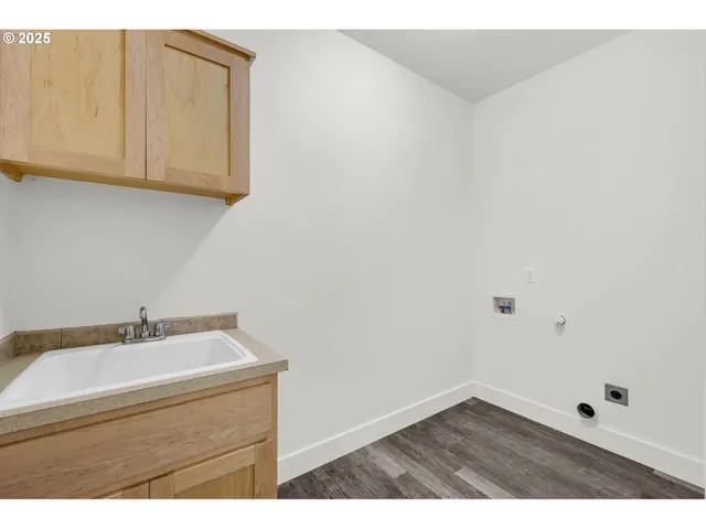 $899,900 | 18308 Northeast Neer Circle, Amboy, WA 98601