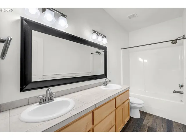 $899,900 | 18308 Northeast Neer Circle, Amboy, WA 98601