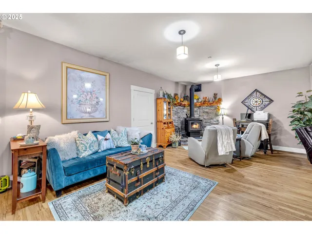 $899,900 | 18308 Northeast Neer Circle, Amboy, WA 98601