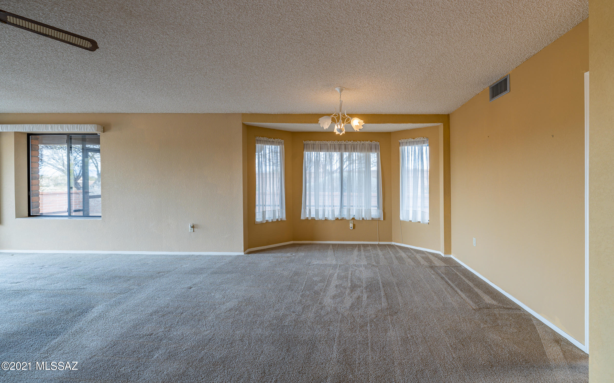 1750 West Camino Urbano Green Valley, AZ 85622 - Photo 7 of 34