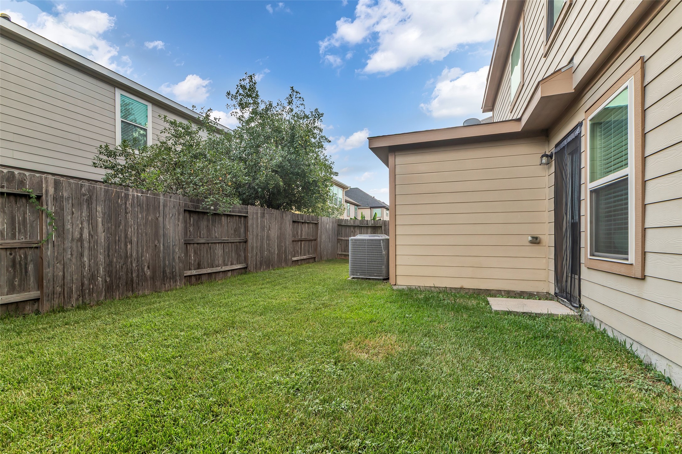 12626 Mint Field Houston, TX 77066 - Photo 24 of 26 a view of a backyard with plants and large tree