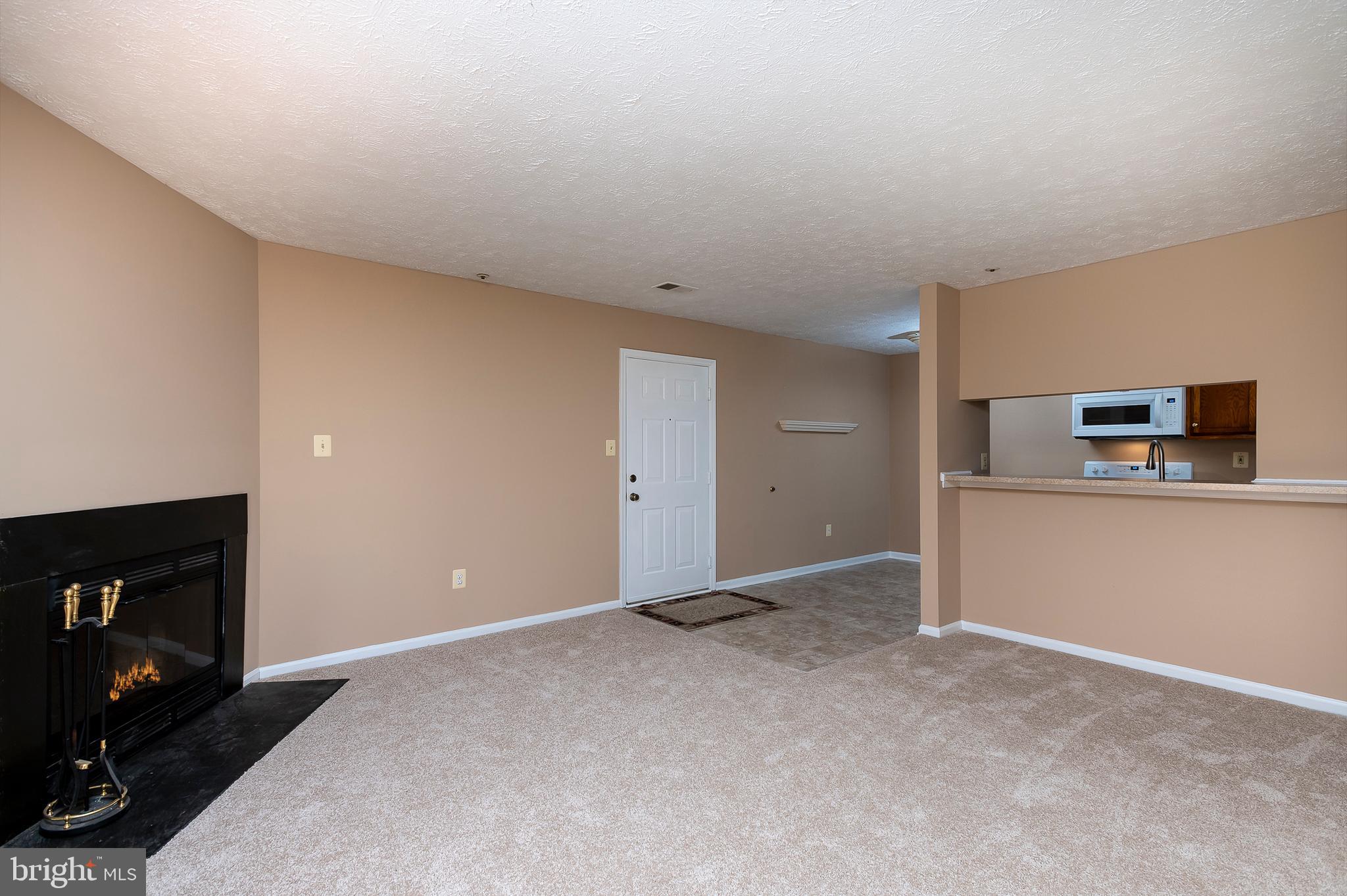 6435 Greenfield Road, Unit 1201 Elkridge, MD 21075 - Photo 4 of 19 Living Room