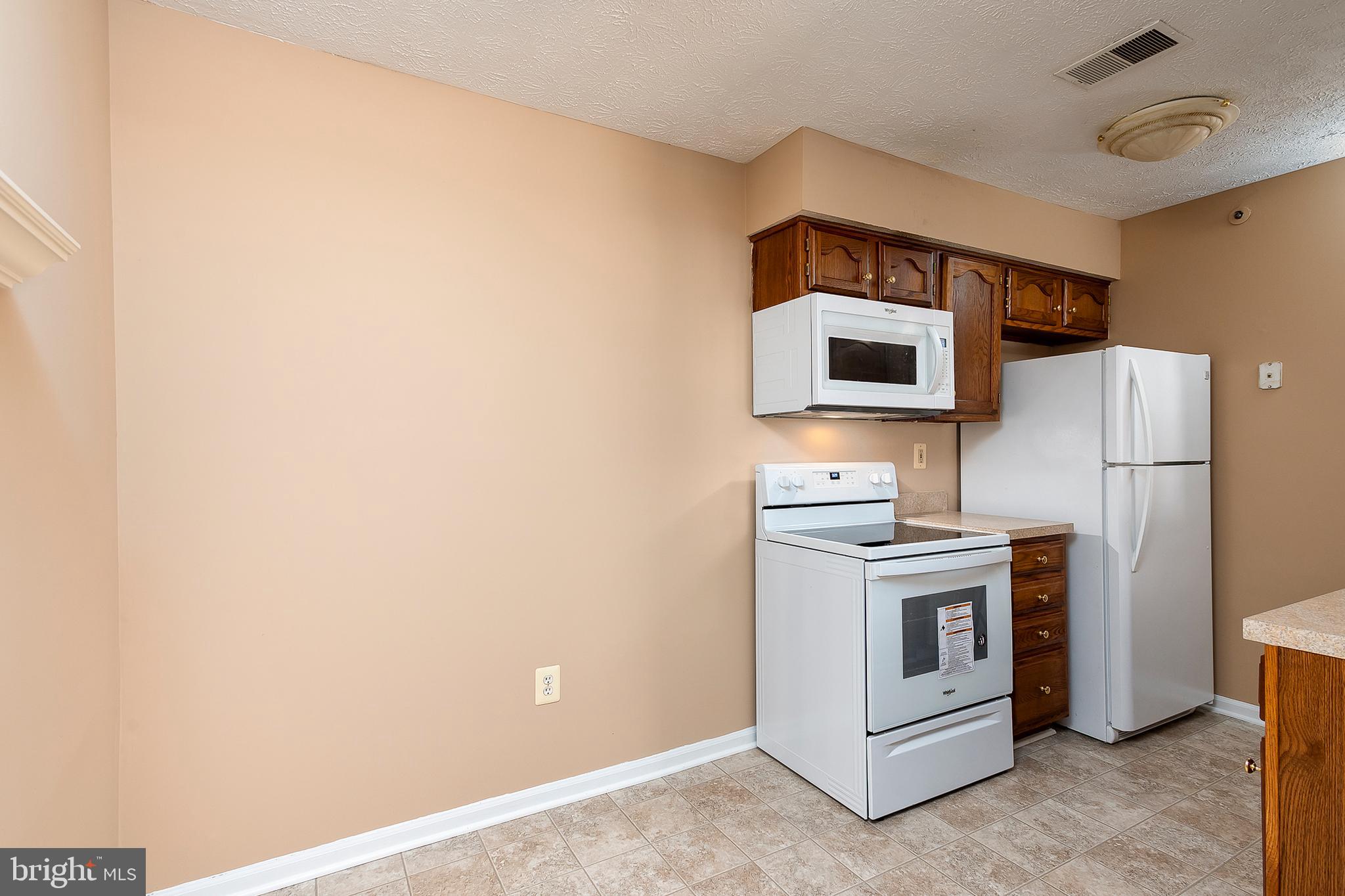 6435 Greenfield Road, Unit 1201 Elkridge, MD 21075 - Photo 6 of 19 Kitchen Area