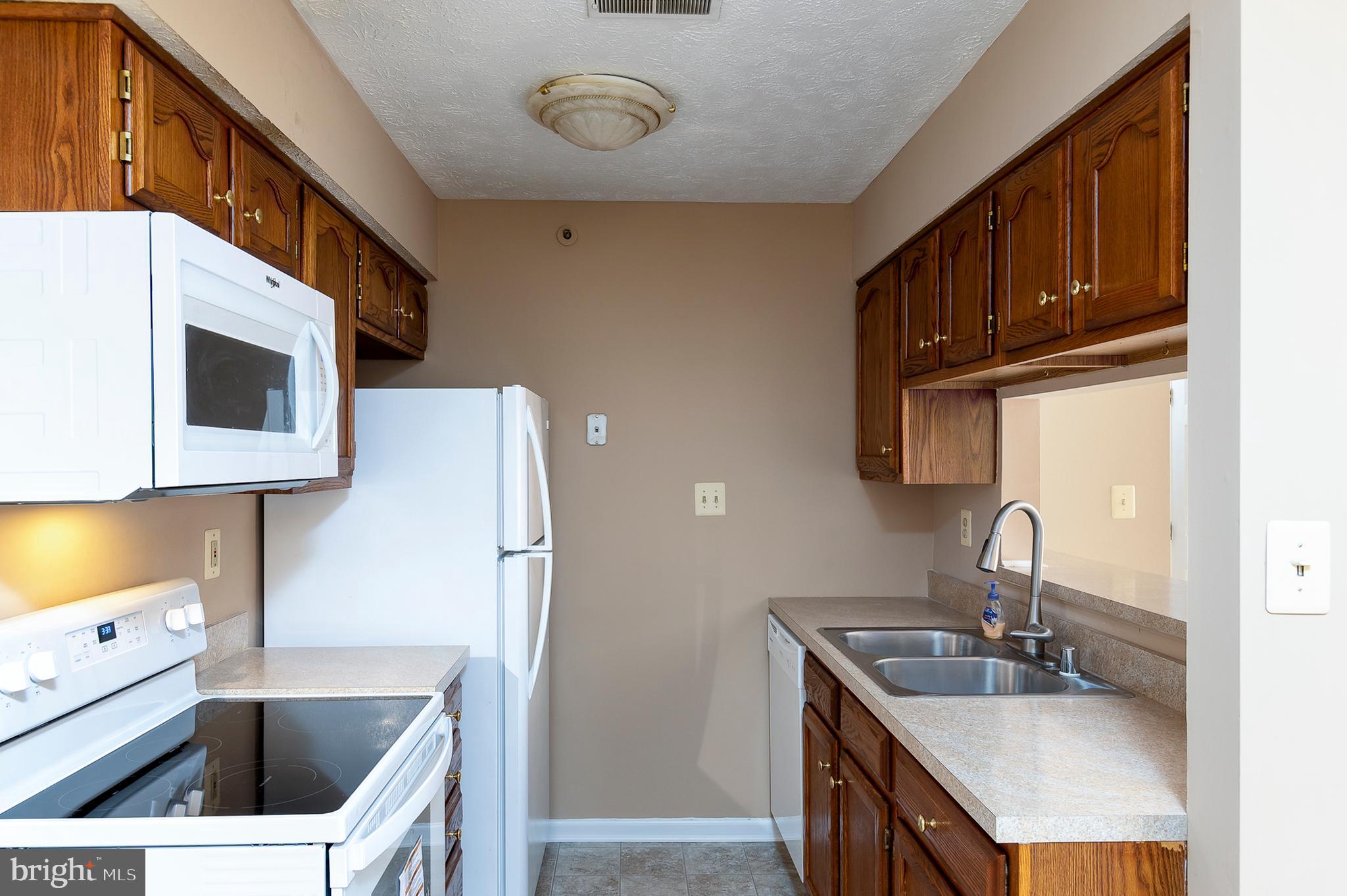 6435 Greenfield Road, Unit 1201 Elkridge, MD 21075 - Photo 7 of 19 Kitchen