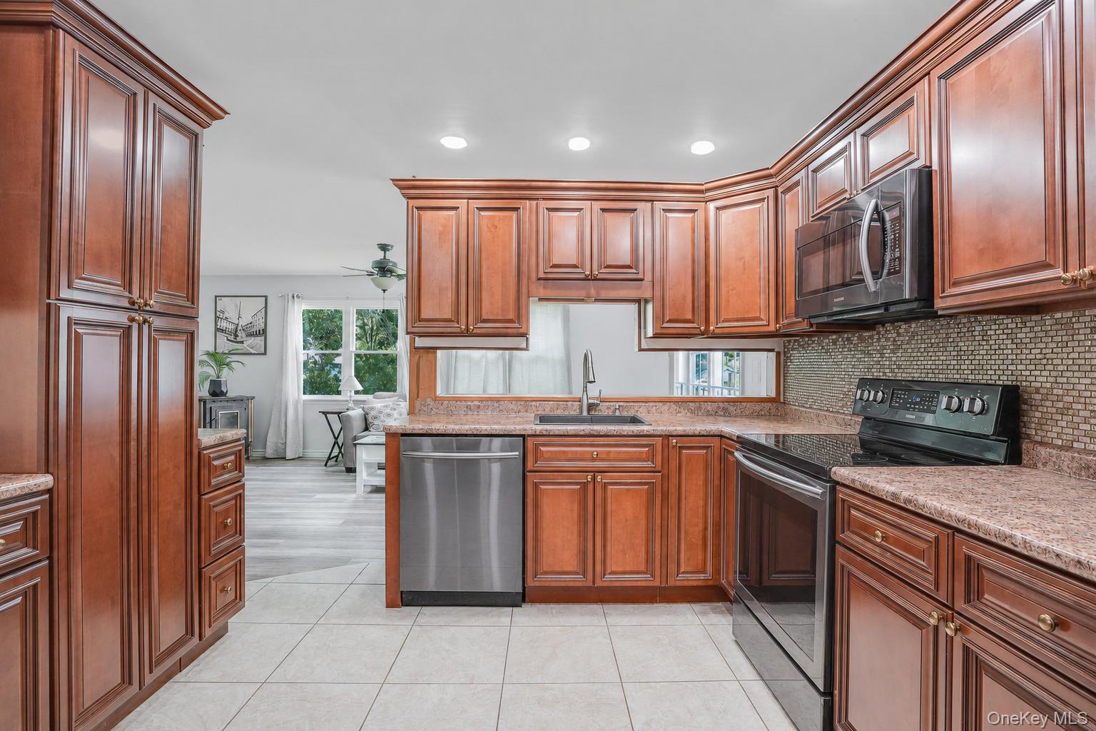 8 Hampton Road Poughkeepsie, NY 12603 - Photo 10 of 39 Gallery Image 10