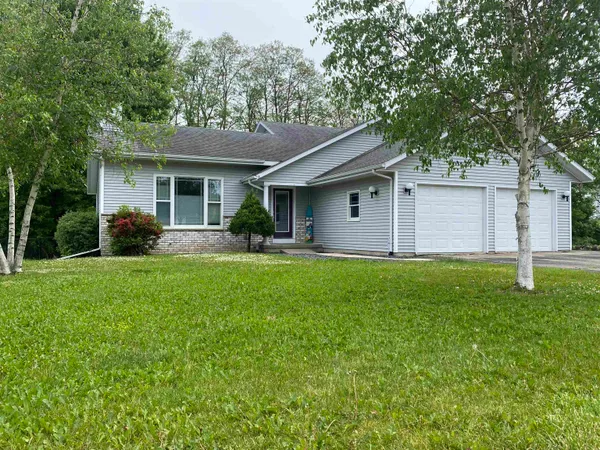 $344,900 | 102 Dexter Drive, Cambria, WI 53923