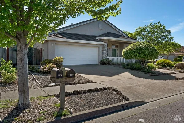 $1,098,000 | 956 Allen Street, Petaluma, CA 94954