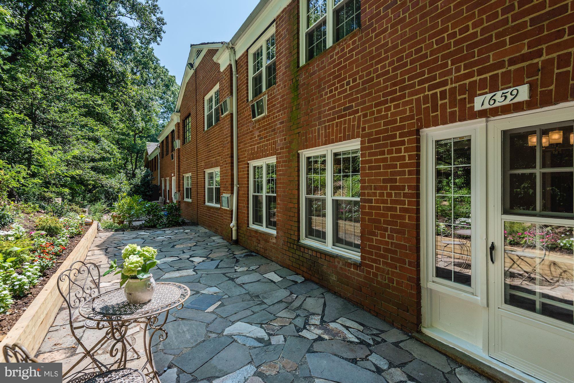 1659 Preston Road Alexandria, VA 22302 - Photo 21 of 26 a view of a chairs and table in a patio