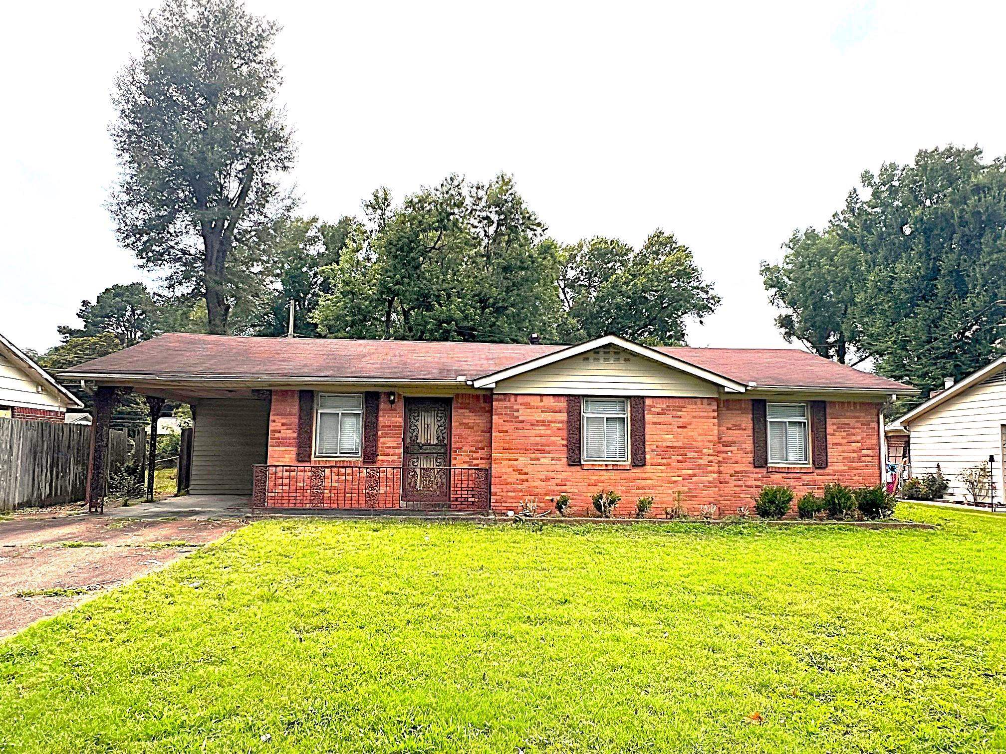 535 Fleda Road Memphis, TN 38120 - Photo 1 of 14 a front view of a house with garden