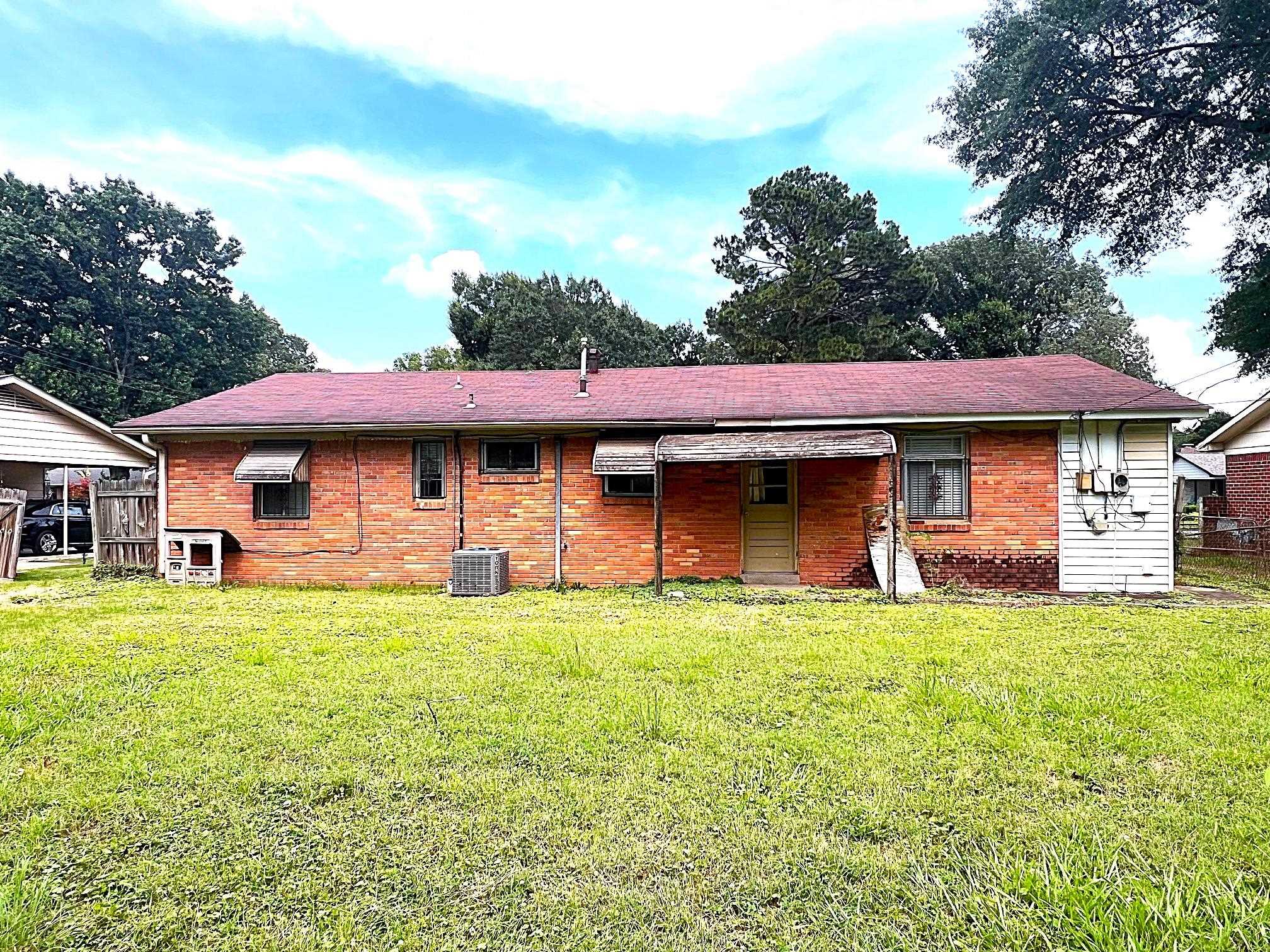 535 Fleda Road Memphis, TN 38120 - Photo 14 of 14 a view of a house with pool and a yard