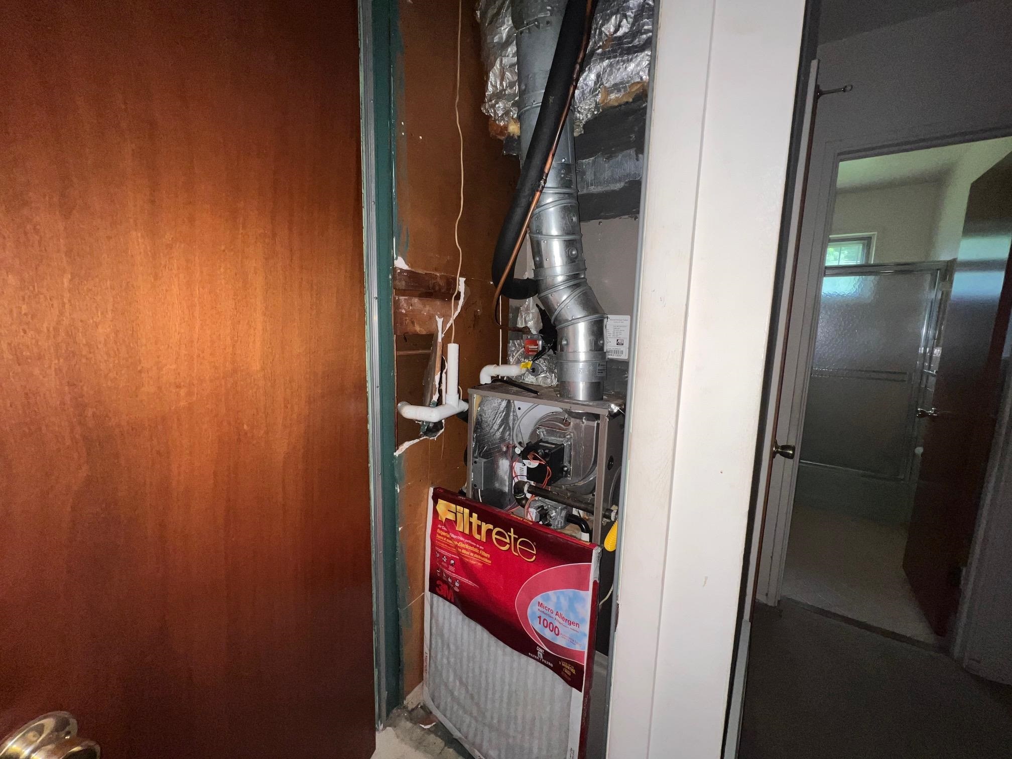 535 Fleda Road Memphis, TN 38120 - Photo 9 of 14 a view of walk in closet