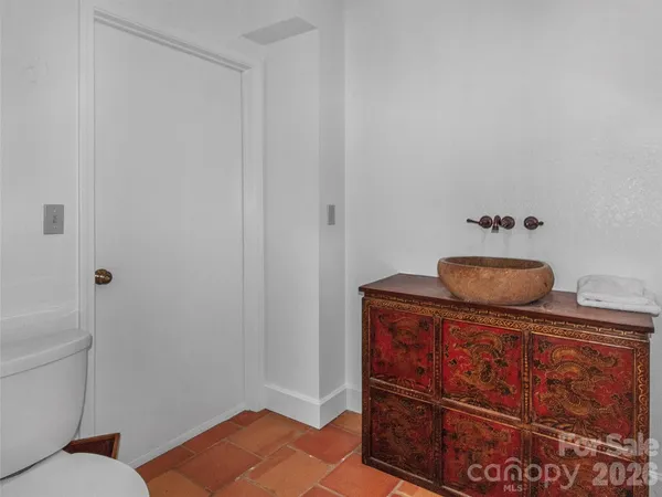 a view of entryway with a front door