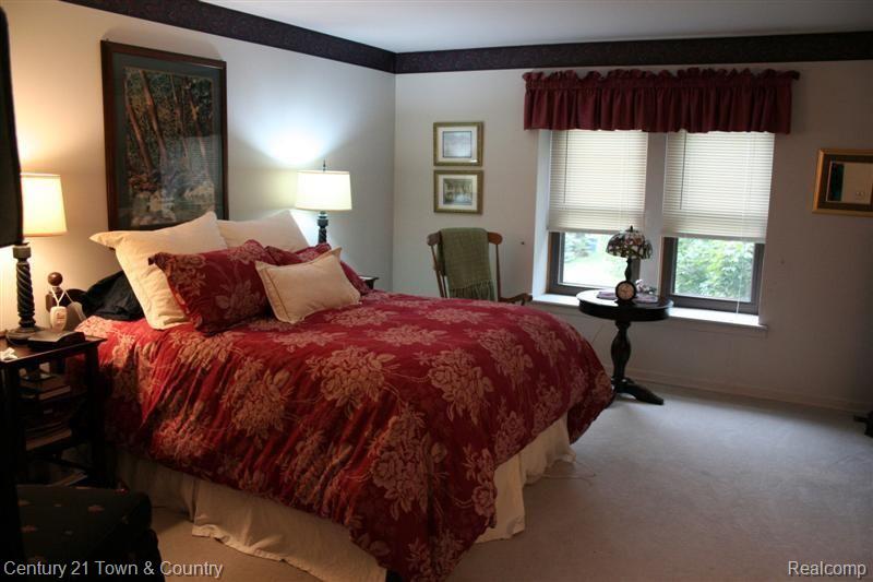 1966 Brookfield Road Rochester, MI 48306 - Photo 16 of 18 Master Suite