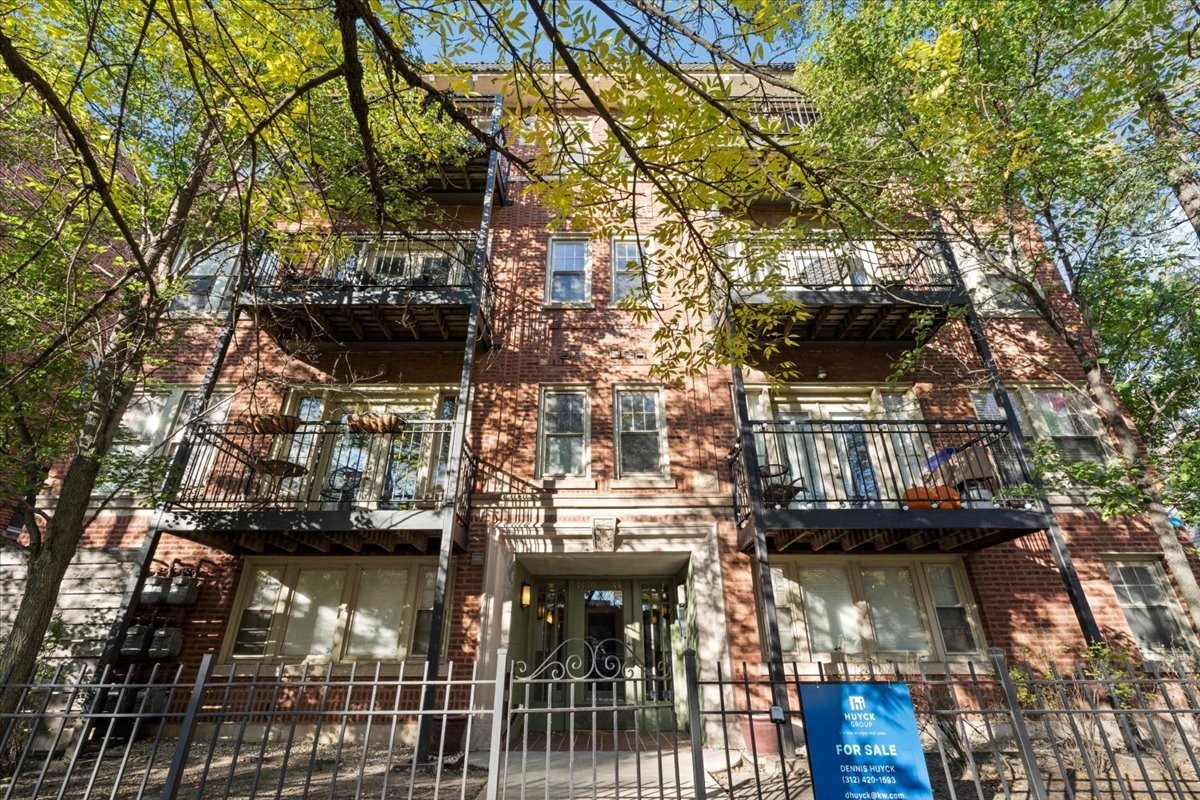 4420 North Ashland Avenue, Unit 3E Chicago, IL 60640 - Photo 1 of 15 a view of a lake