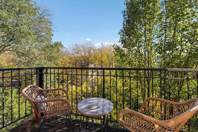 $220,000 | 4420 North Ashland Avenue, Unit 3E, Chicago, IL 60640