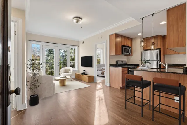 $220,000 | 4420 North Ashland Avenue, Unit 3E, Chicago, IL 60640