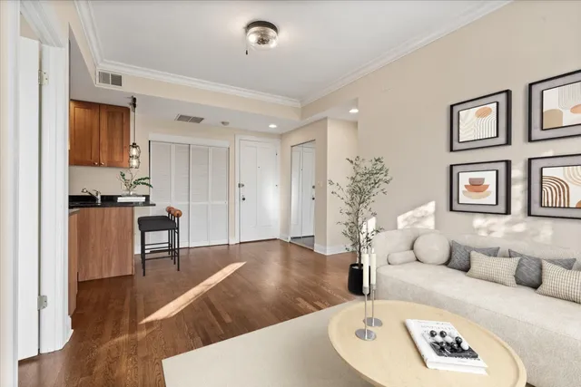 $220,000 | 4420 North Ashland Avenue, Unit 3E, Chicago, IL 60640