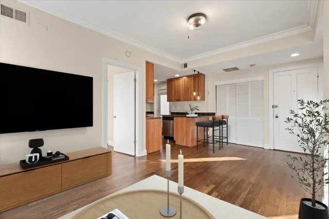 $220,000 | 4420 North Ashland Avenue, Unit 3E, Chicago, IL 60640