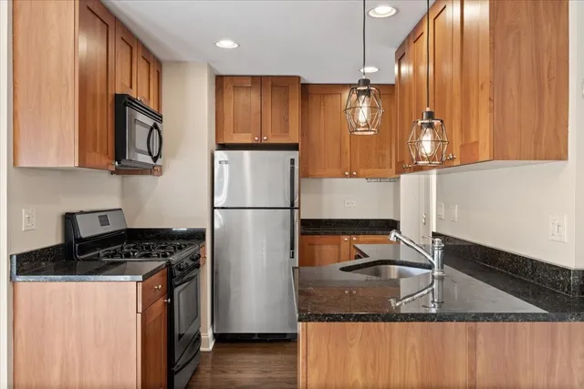 $220,000 | 4420 North Ashland Avenue, Unit 3E, Chicago, IL 60640