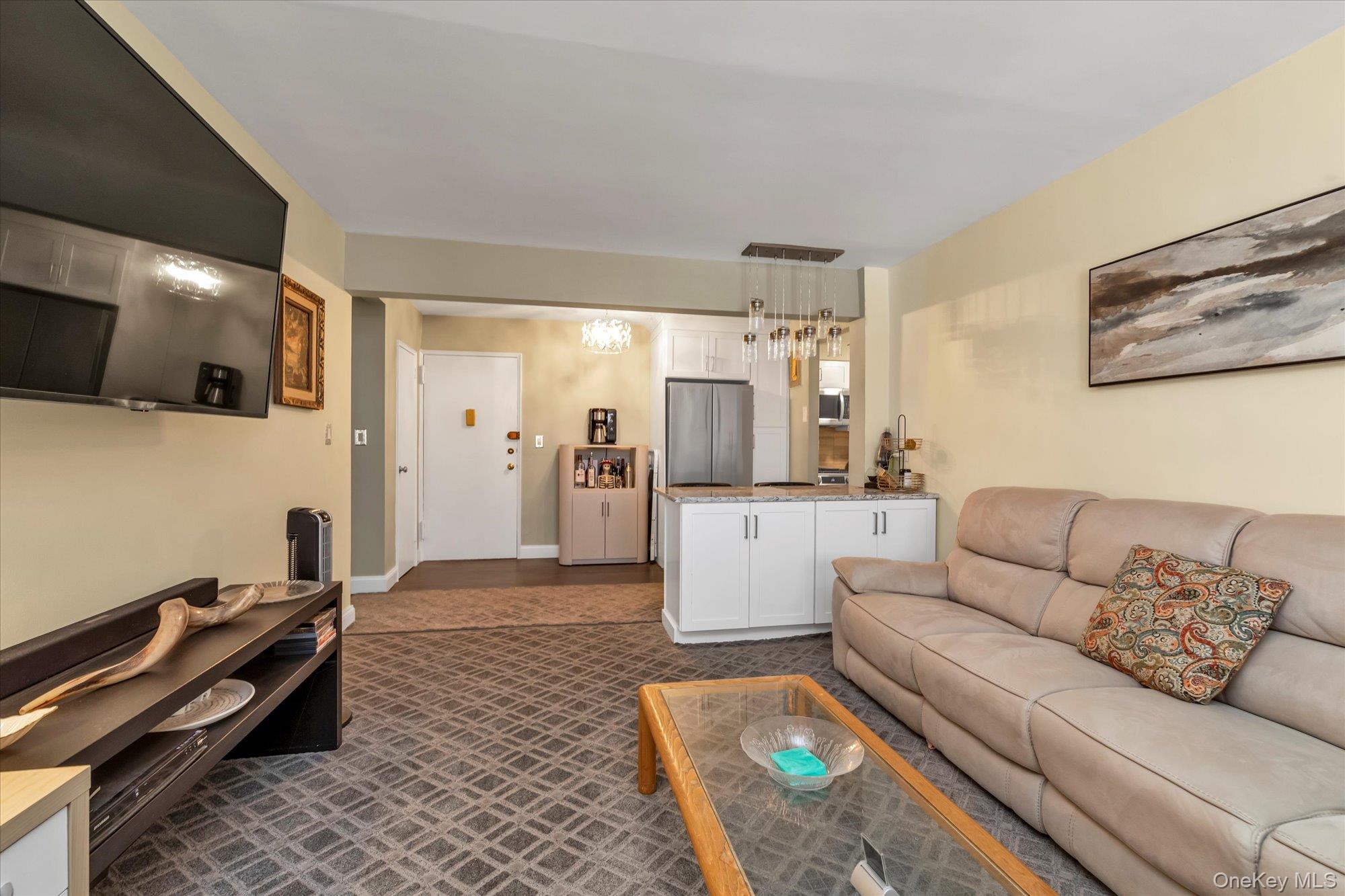 504 Merrick Road, Unit 3G Lynbrook, NY 11563 - Photo 4 of 19 Living Room