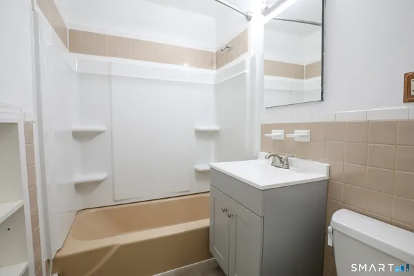 $2,500 | 1 Camelot Drive, Unit 2, Bloomfield, CT 06002