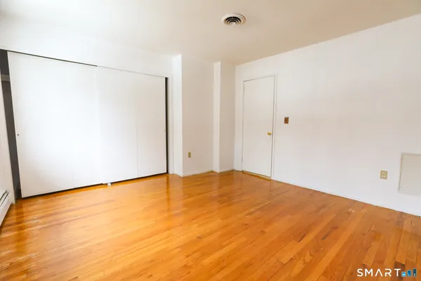 $2,500 | 1 Camelot Drive, Unit 2, Bloomfield, CT 06002