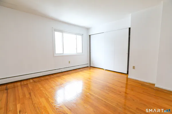 $2,500 | 1 Camelot Drive, Unit 2, Bloomfield, CT 06002