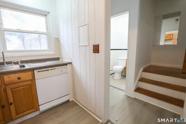 $2,500 | 1 Camelot Drive, Unit 2, Bloomfield, CT 06002