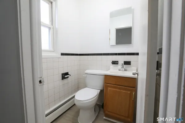$2,500 | 1 Camelot Drive, Unit 2, Bloomfield, CT 06002