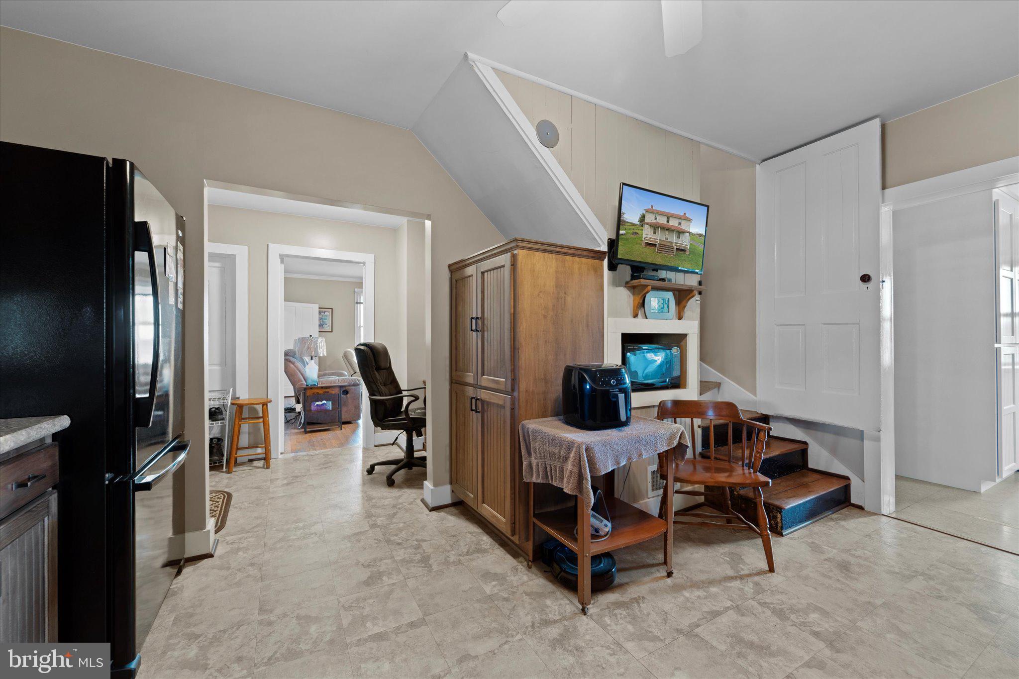 42880 Spinks Ferry Road Leesburg, VA 20176 - Photo 18 of 43 a living room with furniture gym equipment and a large window