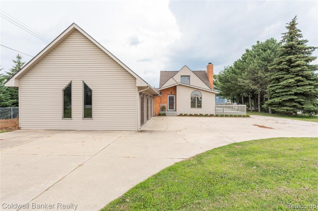 8315 Hilton Road Brighton, MI 48114 - Photo 2 of 43