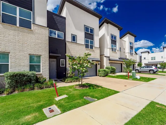 a view of a house with a yard and plants
