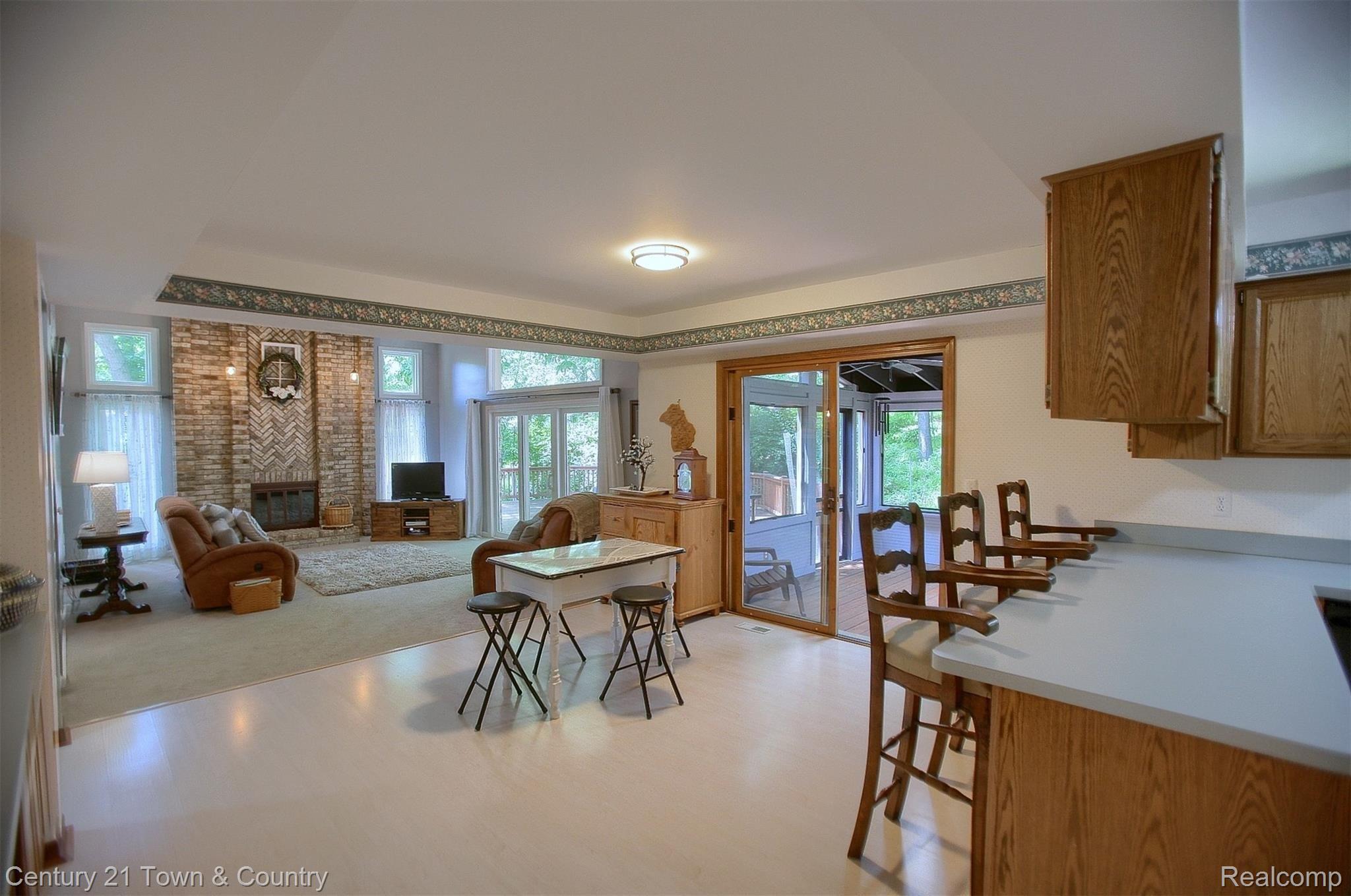 520 Maryknoll Drive Rochester, MI 48309 - Photo 11 of 30 11-Breakfast Nook.jpg