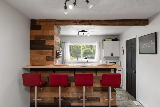 $220,000 | 808 East Pine Lane, Monticello, IN 47960