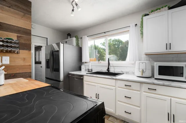 $220,000 | 808 East Pine Lane, Monticello, IN 47960