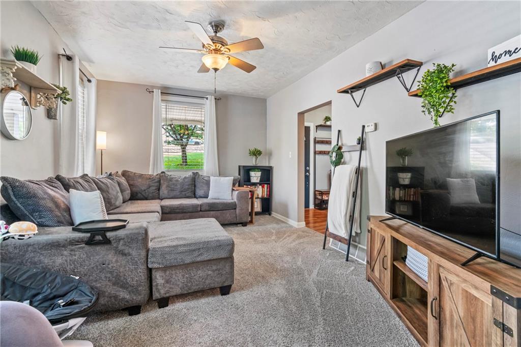 41 Herbst Road Coraopolis, PA 15108 - Photo 3 of 25 Gallery Image 3