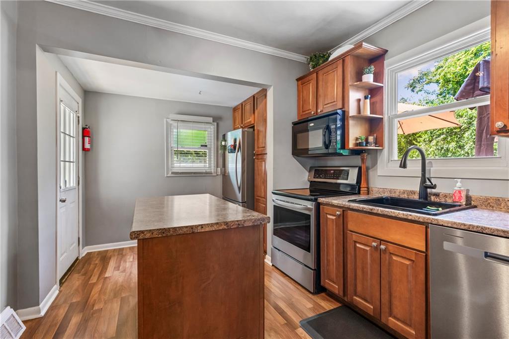 41 Herbst Road Coraopolis, PA 15108 - Photo 10 of 25 Gallery Image 10