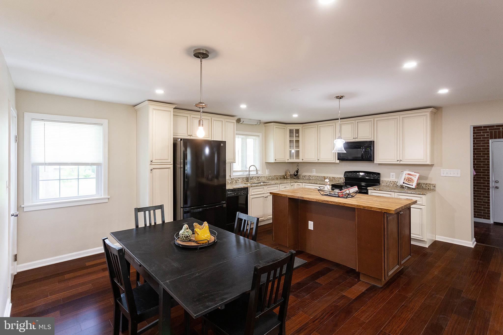 124 Dutrow Road Westminster, MD 21157 - Photo 3 of 38 Wonderfully open Kitchen / Dining Combo