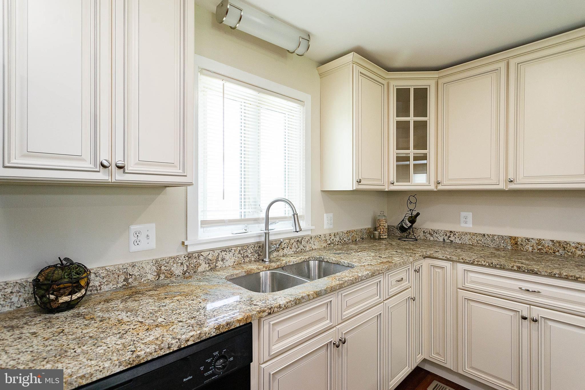 124 Dutrow Road Westminster, MD 21157 - Photo 9 of 38 Sleek granite countertops
