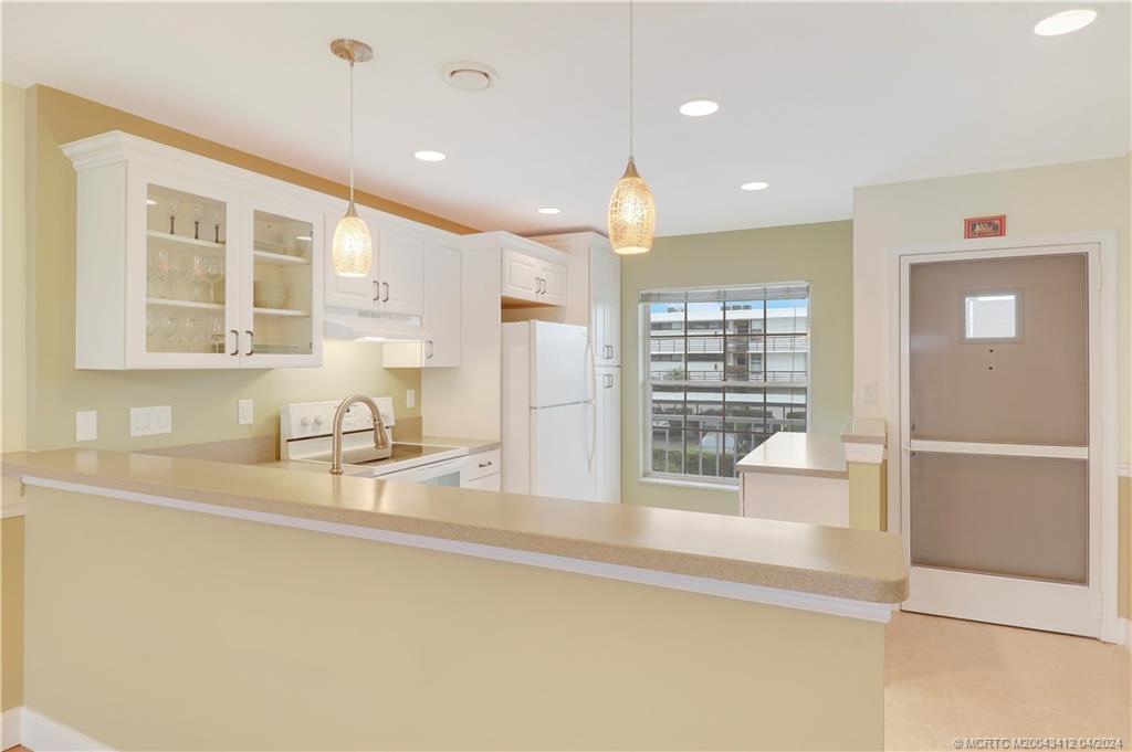 1864 Southwest Palm City Road, Unit 202 Stuart, FL 34994 - Photo 13 of 29 Fresh and bright