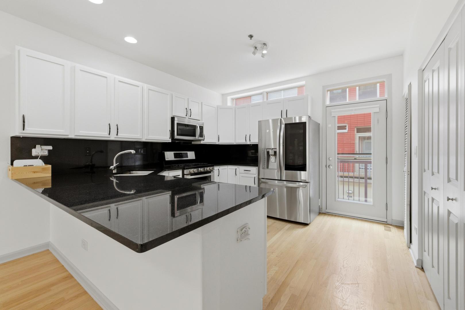 16 South Aberdeen Street Chicago, IL 60607 - Photo 10 of 37