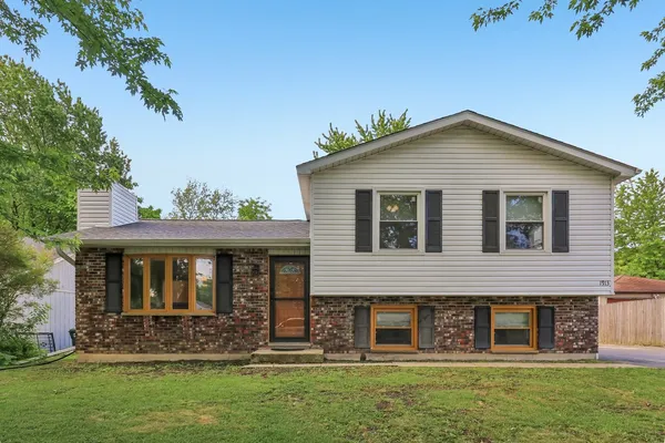 $335,000 | 1913 Burr Oak Lane, Lindenhurst, IL 60046