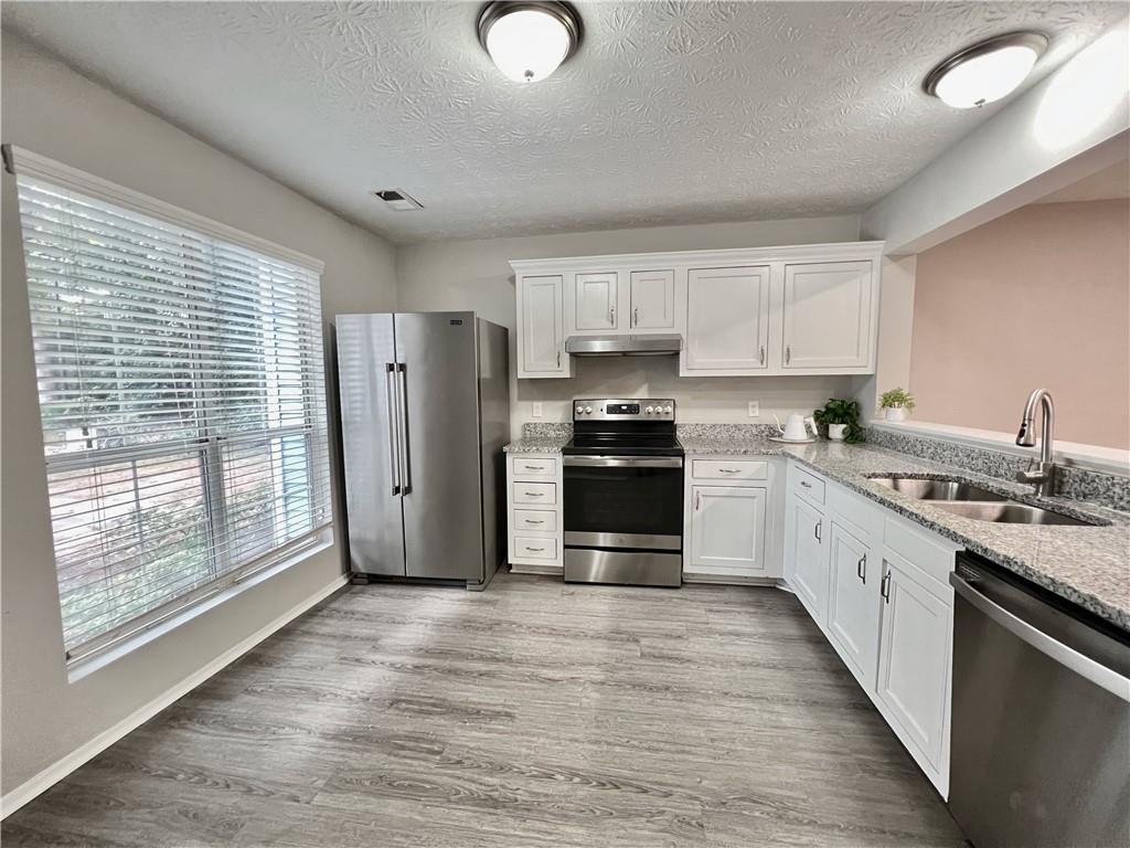 1502 Queen Anne Court Atlanta, GA 30350 - Photo 2 of 21