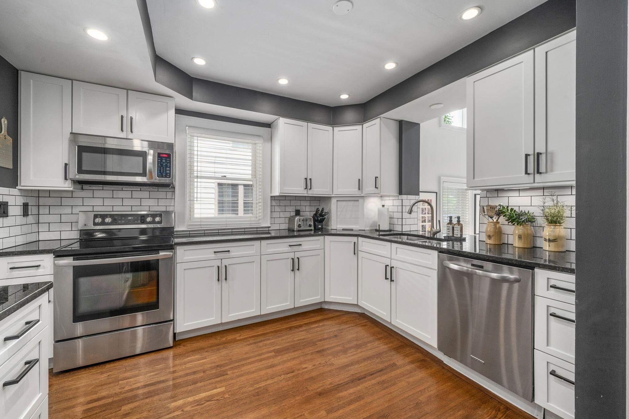 70 North Cassingham Road Columbus, OH 43209 - Photo 22 of 75 KITCHEN