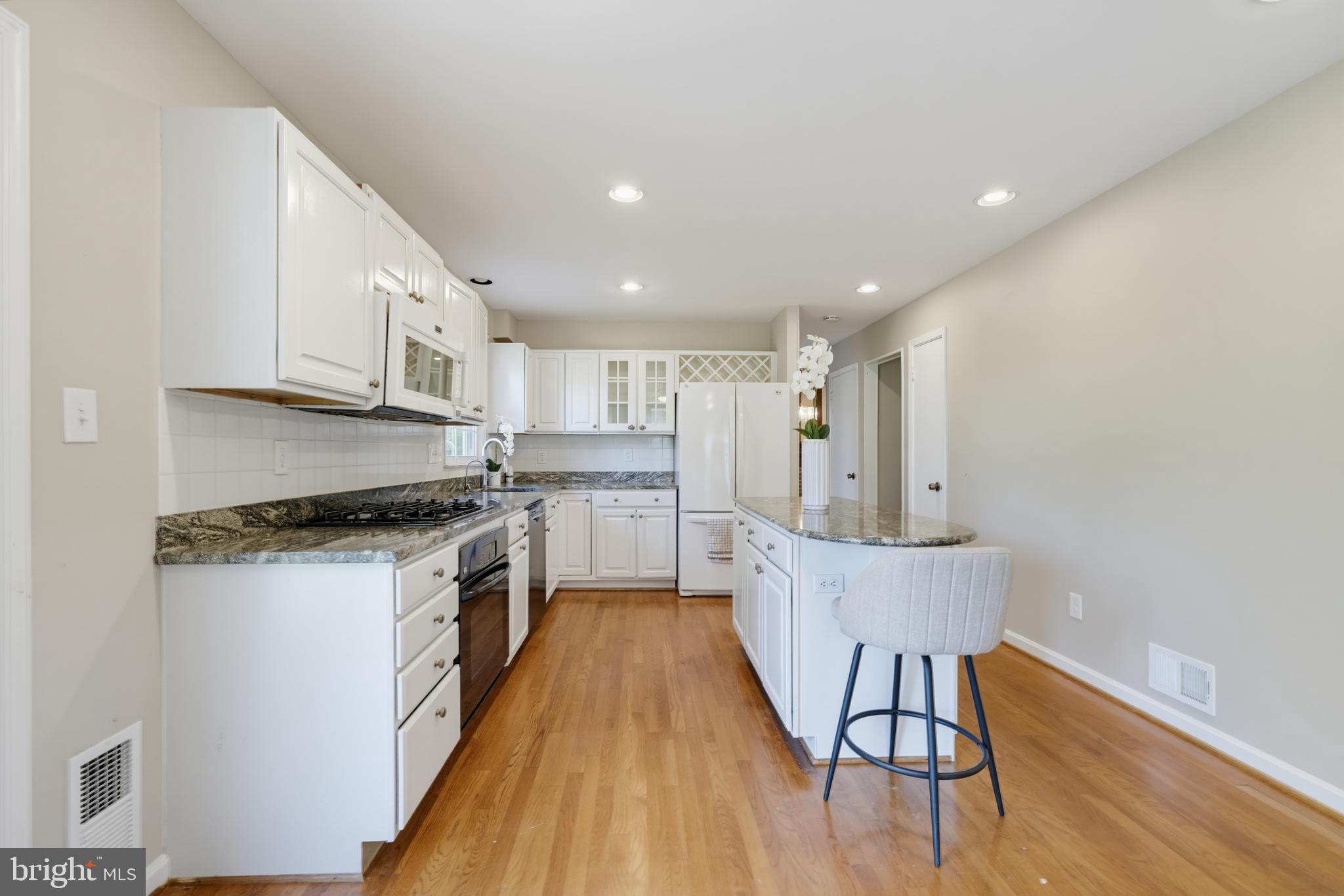 16818 Briardale Road Rockville, MD 20855 - Photo 19 of 45