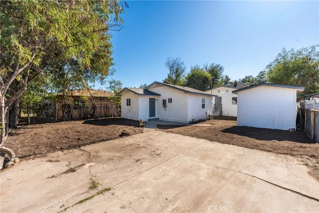 $1,790 | 1354 West Congress Street, Unit 1/2, San Bernardino, CA 92410