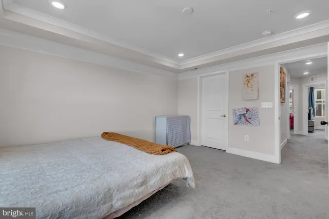 en view of a hallway with closet