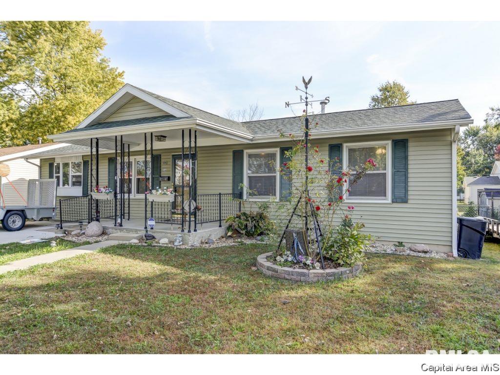 26 Buckingham Road Chatham, IL 62629 - Photo 2 of 28 Gallery Image 2