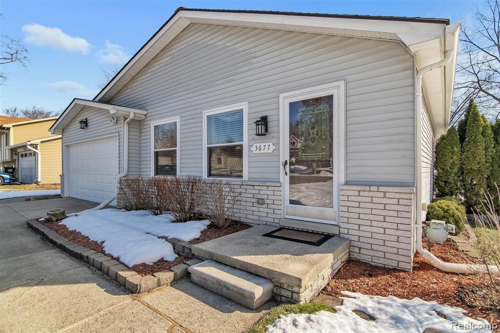 3677 Dearborn Avenue Rochester Hills, MI 48309 - Photo 5 of 28