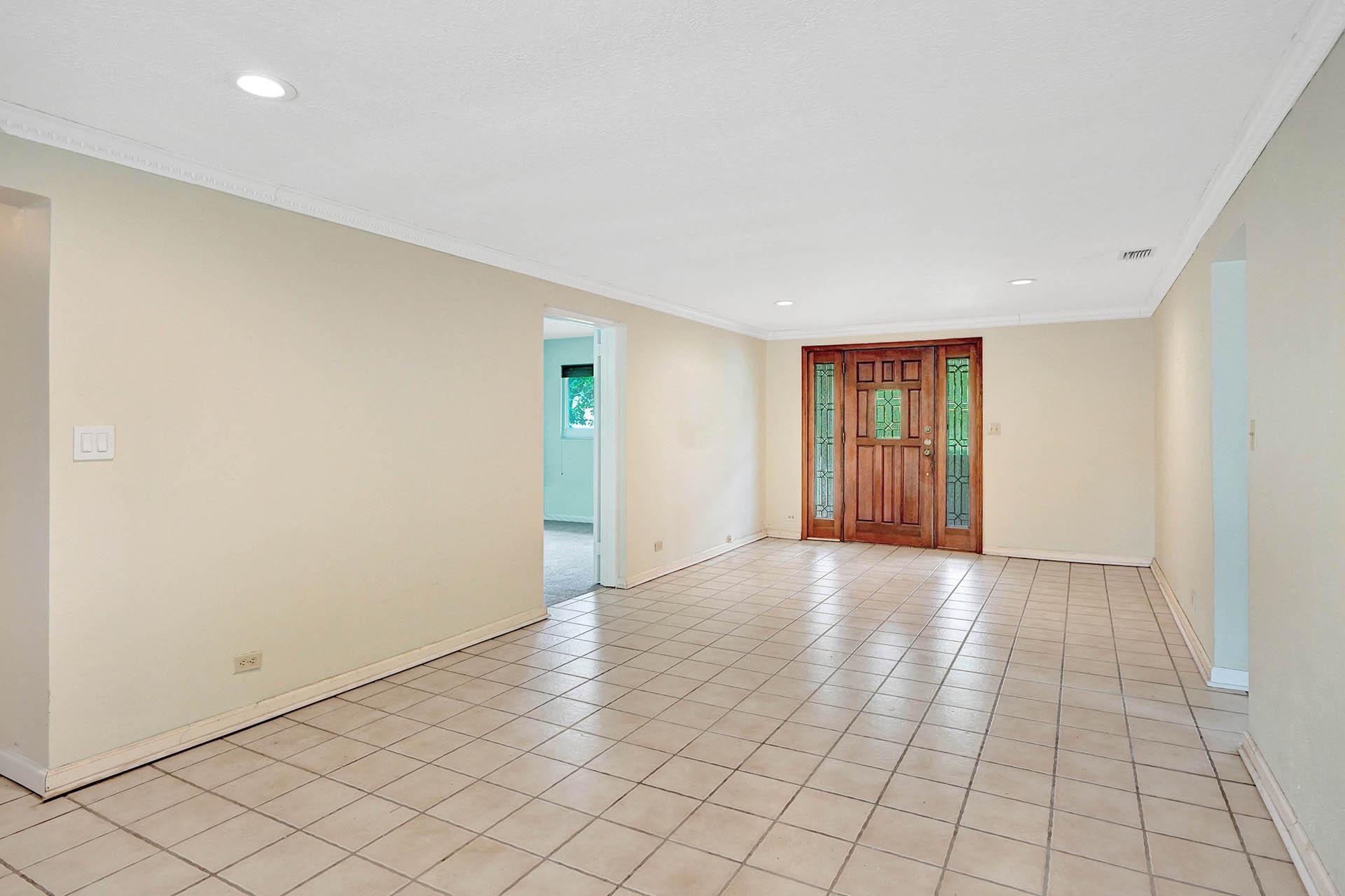 79 Canton Road Lake Worth, FL 33467 - Photo 2 of 33 1.1 DSC00071